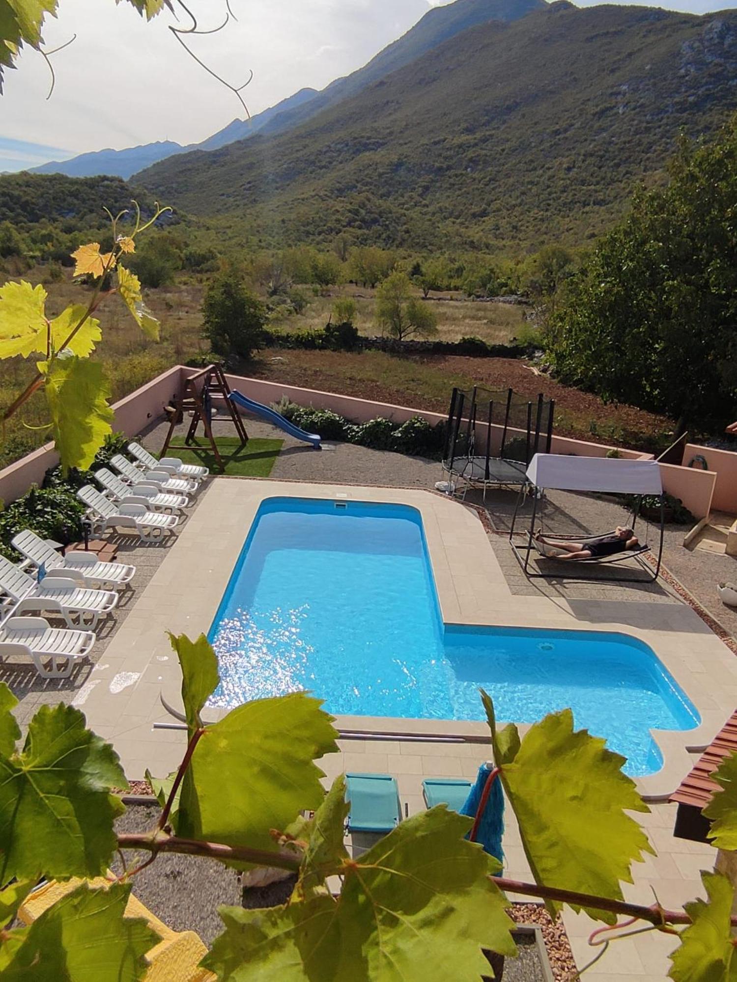 Holiday Home Perunika Zezevica Esterno foto