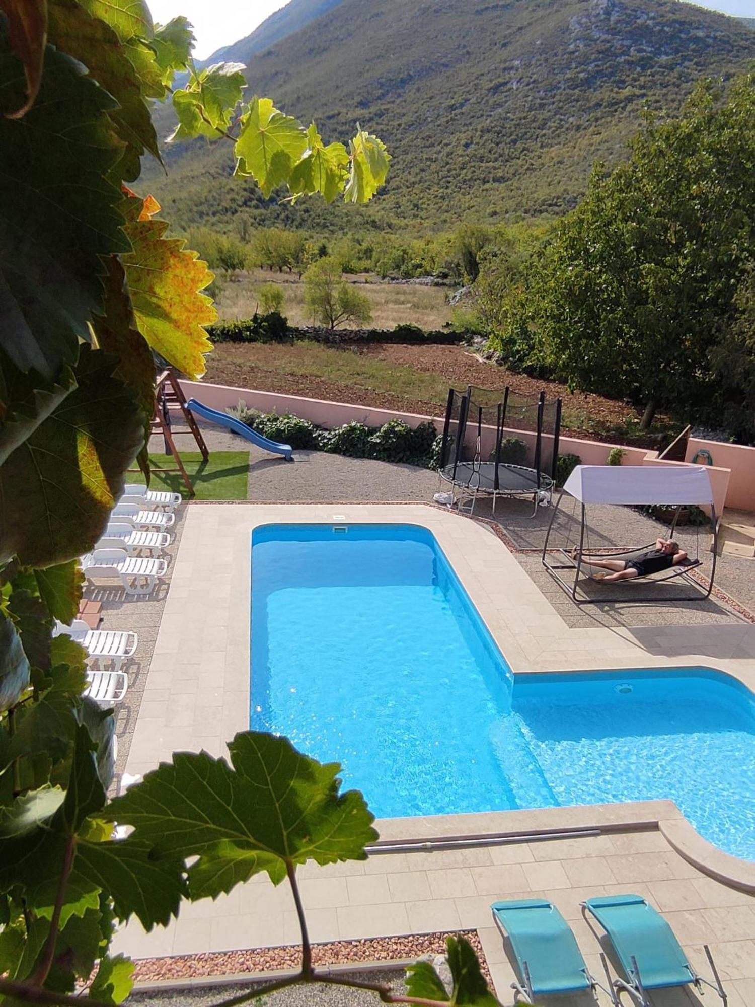 Holiday Home Perunika Zezevica Esterno foto